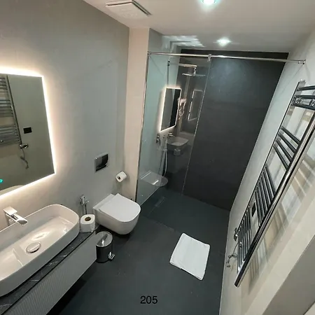 Arbnor Boutique 地拉那